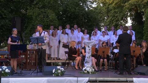 Koncert Uwielbienie we Włocławku - chór Voce Angeli - screenshot z filmu